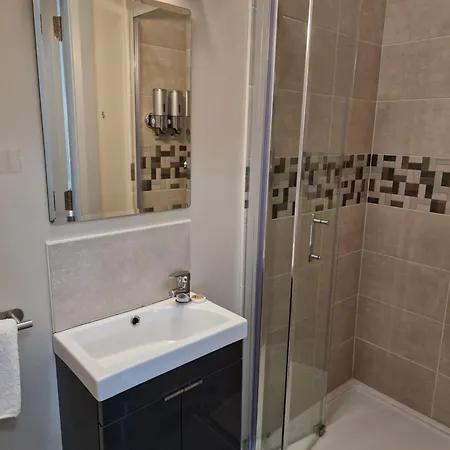 Trivia House Vandrarhem Swanlinbar